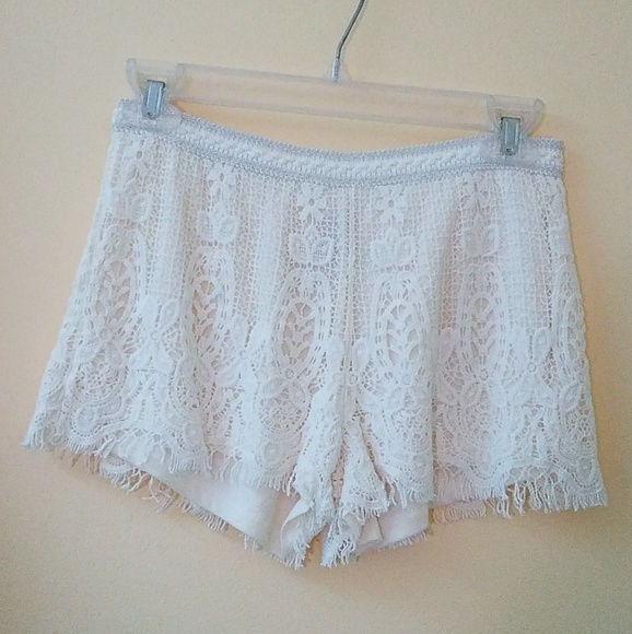 EUC Mossimo White Floral Lace Design Skirt Shorts - Picture 2 of 3